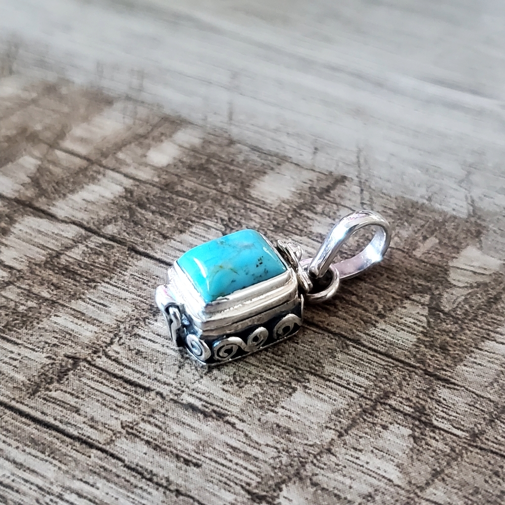 Natural Kingman Blue Mohave Turquoise Set in Sterling Silver Poison Pendant, NWT - Picture 6 of 14